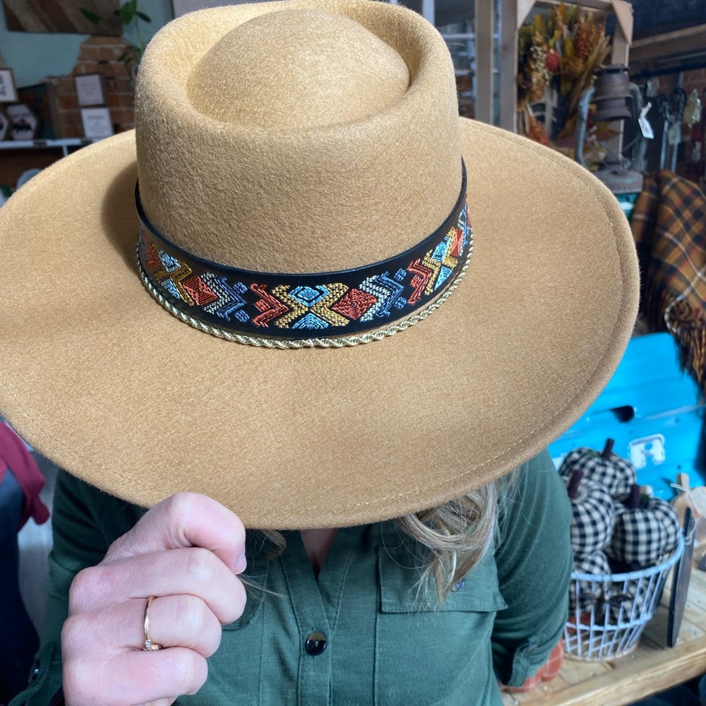 Wide brim hat